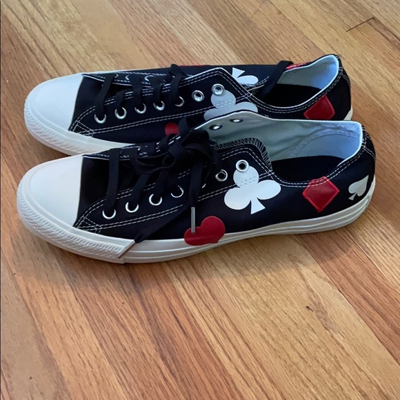 Low Top Chuck Taylor Converse - Picture 3 of 6